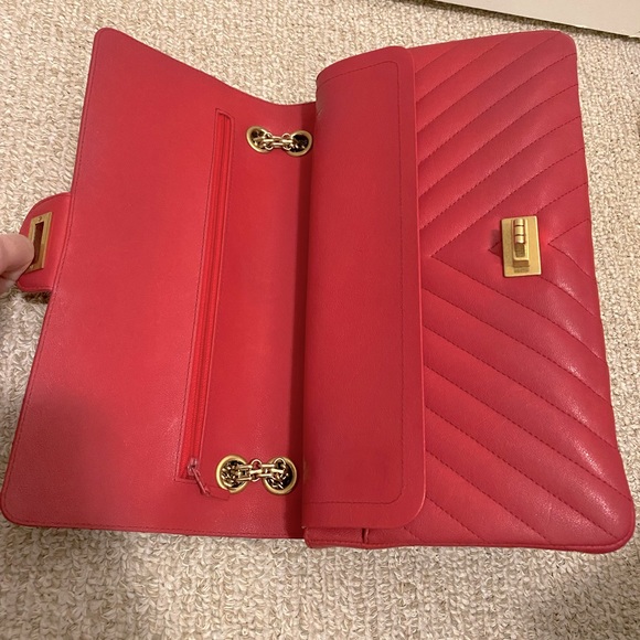 Chanel Chevron 2.55 Classic Reissue 226 Leather Flap Bag - Picture 6 of 11